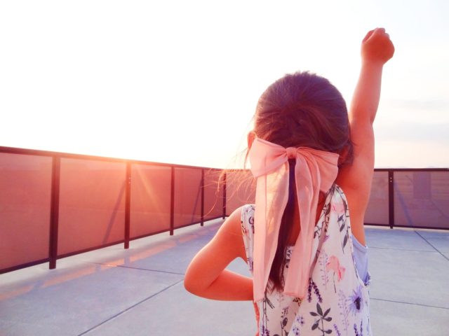 子ども　夕日