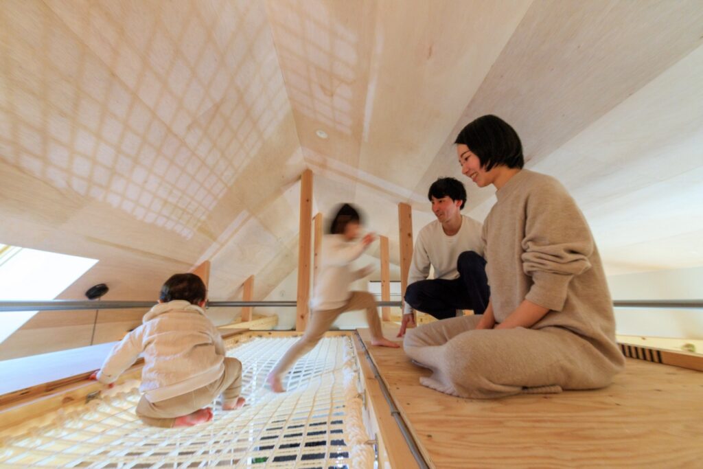 梅雨でも子どもが快適に過ごせる家とは？性能と設計で考える住まいのポイント